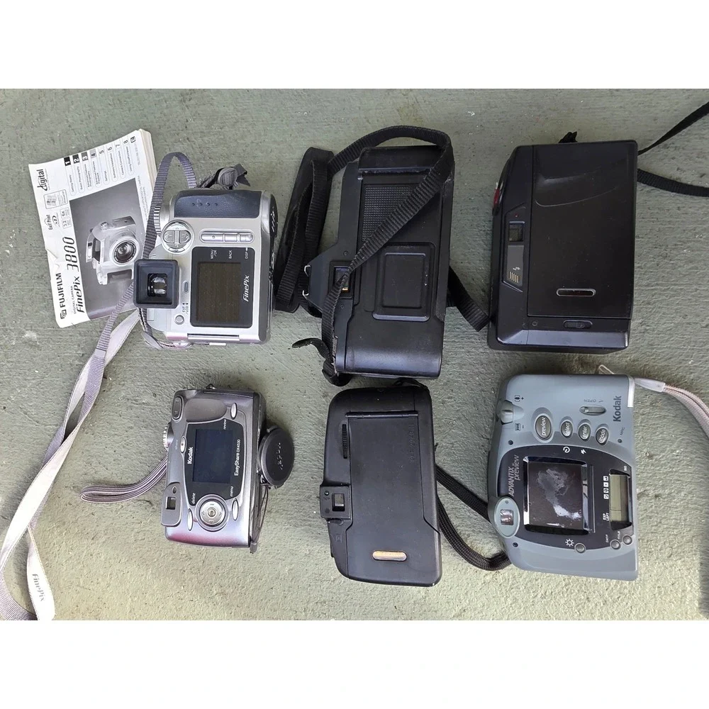 Vintage Camera Lot Canon T70 Fujifilm FinePix 3800 Kodak EasyShare Snappy Z2‎